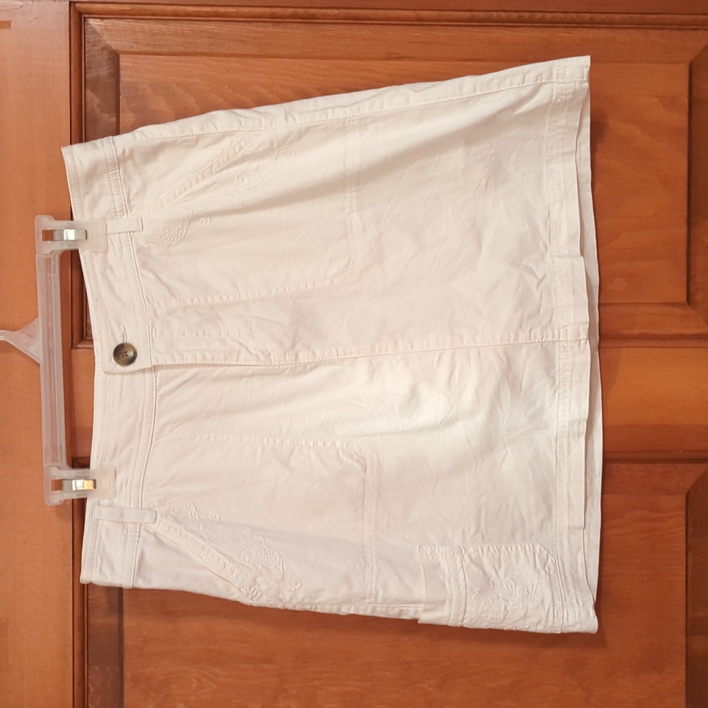 Croft & Barrow Cream Stretch Skort
